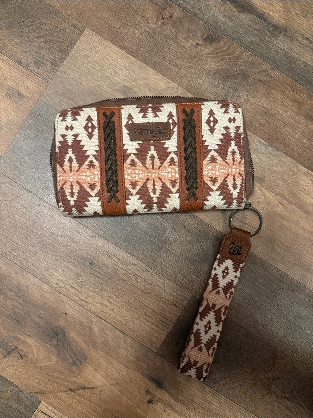 Wrangler Brown, Cream & Tan Aztec Zip Wristlet